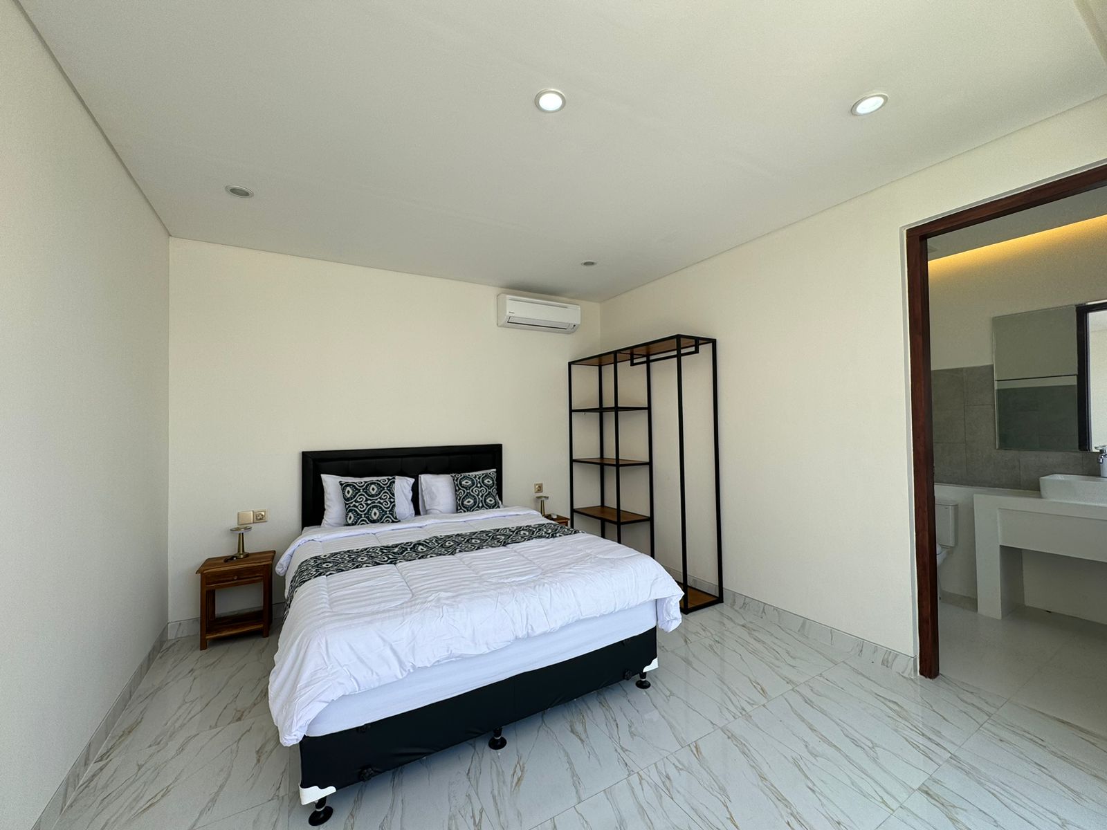 WhatsApp Image 2024-11-07 at 10.59.54 (25)