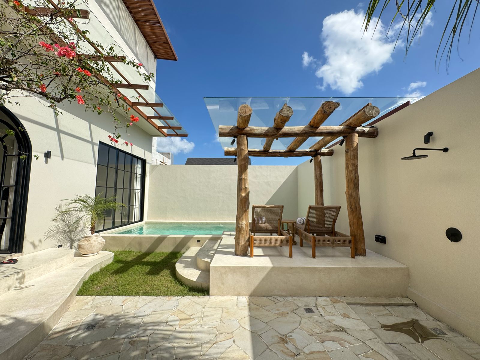 WhatsApp Image 2025-07-14 at 15.20.18 (2)