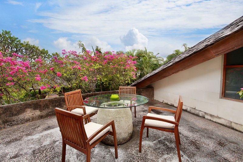 8. up stairs terrace resize